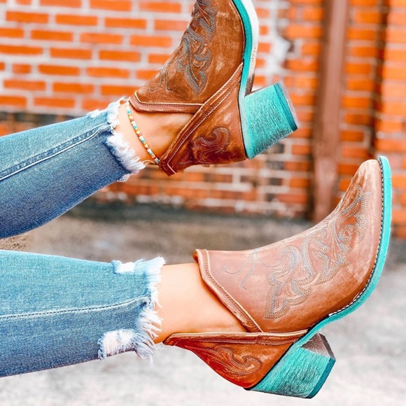 (SOLD) Circle G boots by Corral - Picture 2 of 8